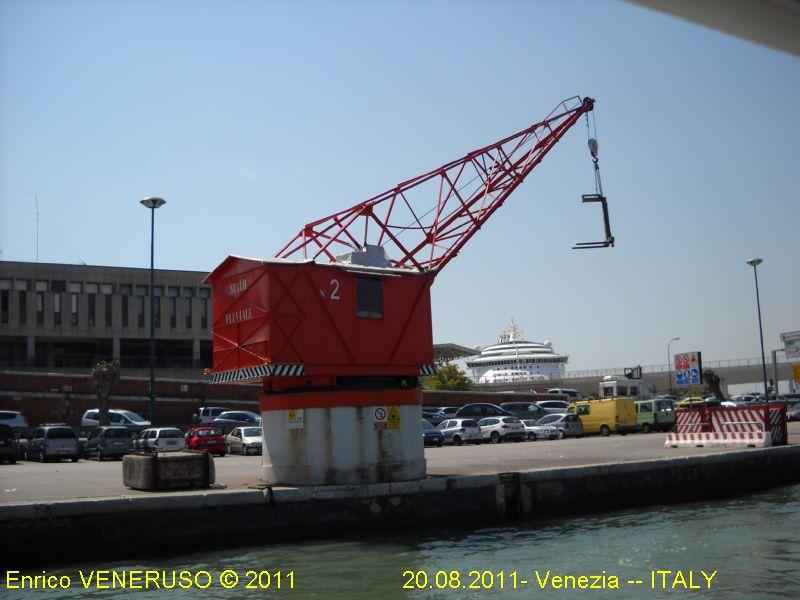 3 - Venezia - Gru n. 2 scalo portuale.jpg